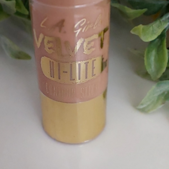 L.A Girls velvet Hi-Lite Contour Stick- New- Cashmere - Picture 2 of 4